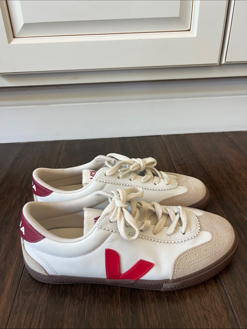 NWT VEJA VOLLEY SNEAKERS - Picture 5 of 9